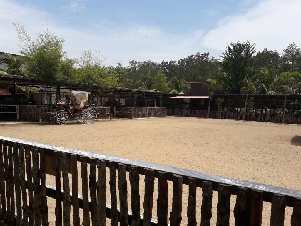 Hs Farm Waterpark Hotel Muar Kültér fotó
